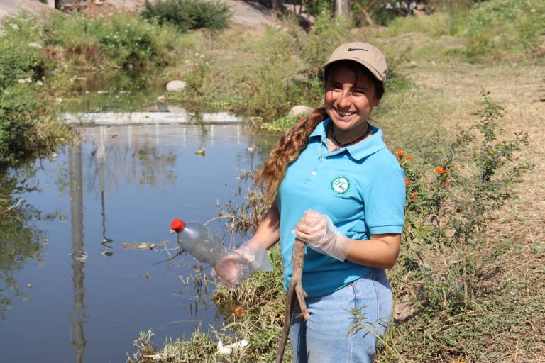 Con limpieza del arroyo Buñigas, participa de UTEsc en Jornada Nacional de Tequios por la Paz, que impulsa la Presidencia de la República.