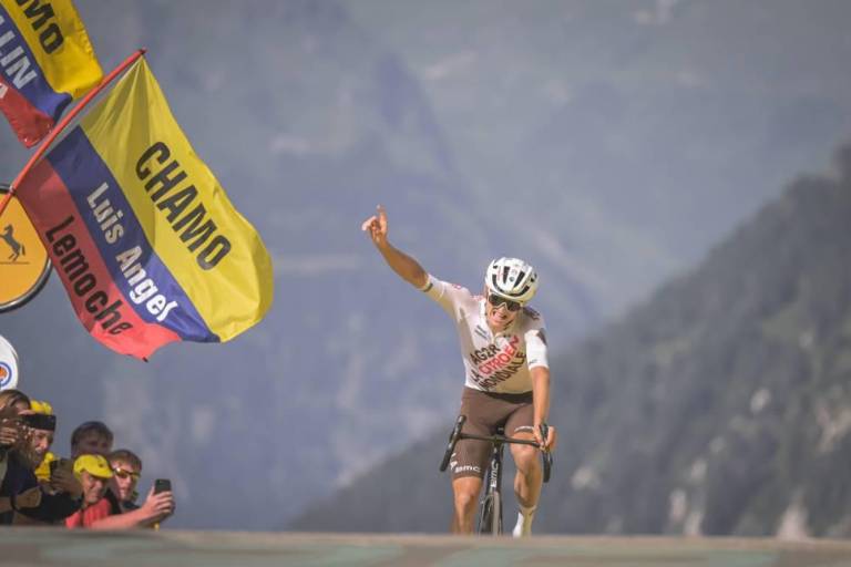 Vingegaard sentencia el Tour tras el hundimiento de Pogacar en la etapa reina