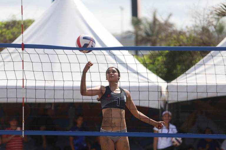 Logra sinaloense Ángela Pérez pase al Mundial de voleibol de playa