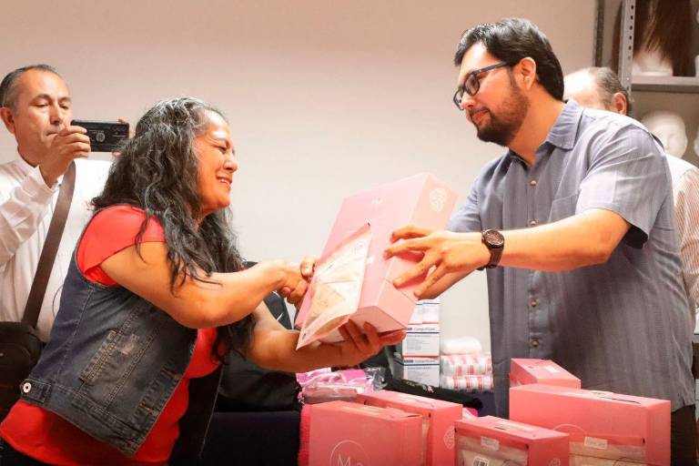 Tomateros entrega donativo en pro de la lucha contra el cáncer de mama