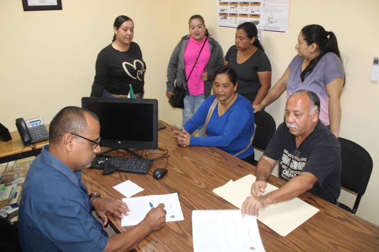 Padres en escuela de Rosario exigen maestro de inglés tras cinco años de ausencia