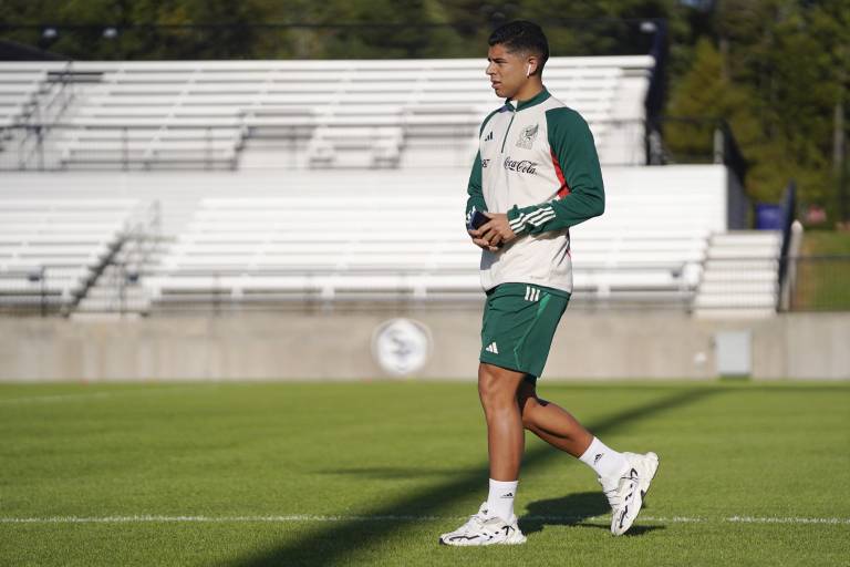 Víctor Guzmán causa baja de la Selección Mexicana