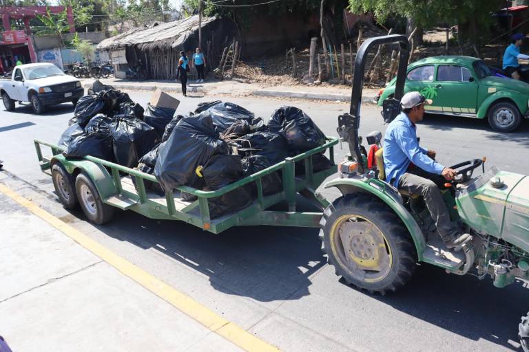 Con limpieza del arroyo Buñigas, participa de UTEsc en Jornada Nacional de Tequios por la Paz, que impulsa la Presidencia de la República.