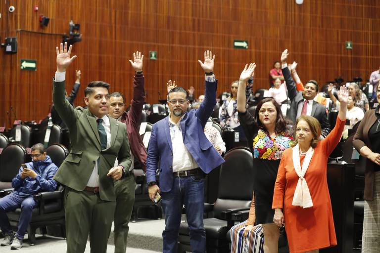Aprueban ampliar facultades de la Sedena para vigilar el espacio aéreo