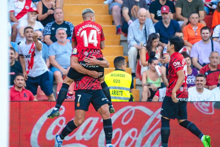 El Mallorca del ‘Vasco’ Aguirre saca los tres puntos en Vallecas