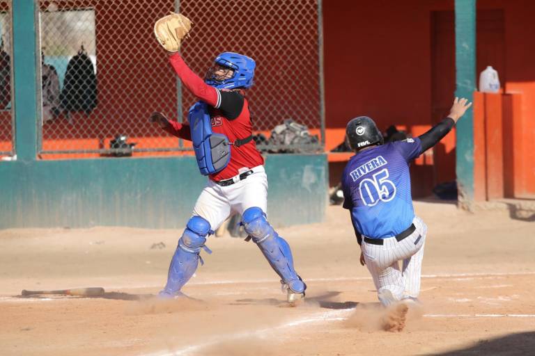 Sellan pase a semifinales de Liga Meseros al bat