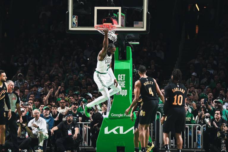 Los Celtics toman ventaja en el inicio de las semifinales de la Conferencia Este