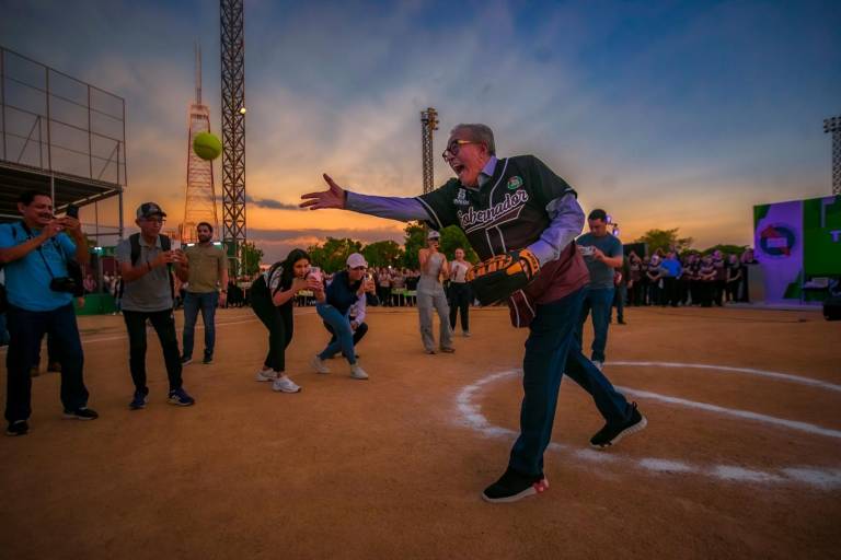 Entre porras y aplausos inauguran Torneo de Softbol STASE 2024