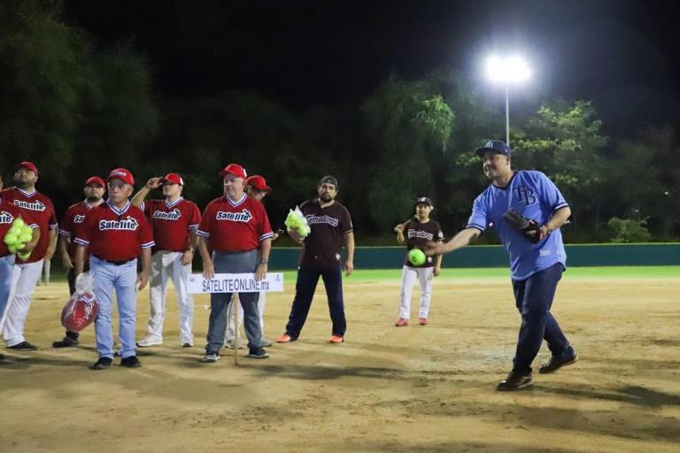 Inauguran la Liga de Softbol Medios PV 20-Acrodesin en Culiacán