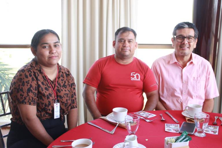 Honran la trayectoria laboral de Laura Sánchez, tras 29 años de trabajo en Grupo Noroeste