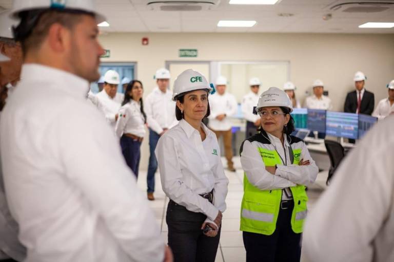 La Secretaria De Energía, Luz Elena González, y la Directora General de la CFE, Emilia Calleja Alor, supervisan entrada en operación comercial de la Central de Ciclo Combinado Salamanca