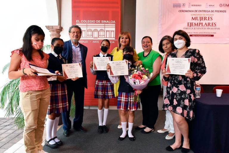 Entregan los premios del Concurso de Ensayo Mujeres Ejemplares para la Juventud Sinaloense