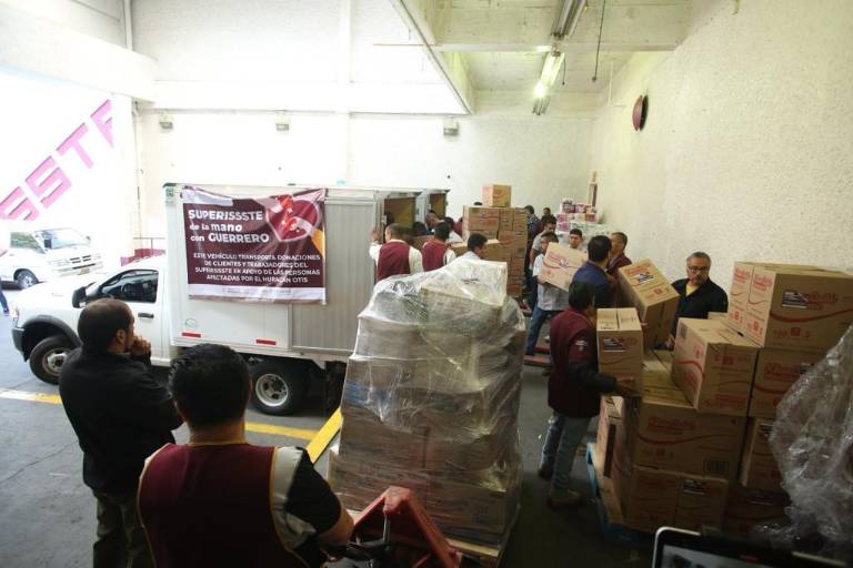 Intensifica ISSSTE apoyo con 10 toneladas de víveres para Acapulco