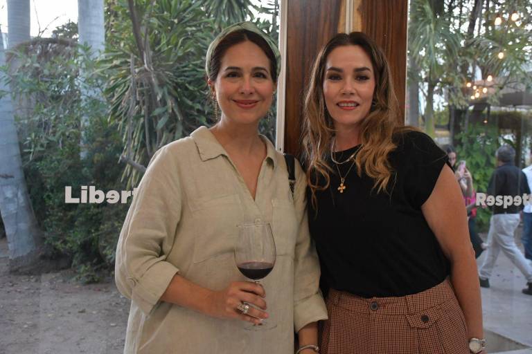 Admiran la exposición ‘Regla de Tres: Punto de origen’, en La Casa del Maquío