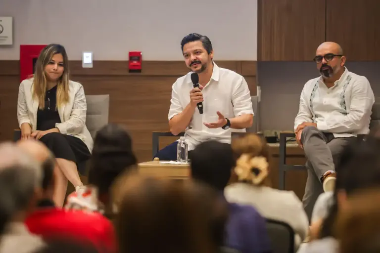 Exploran en panel el tema de paz