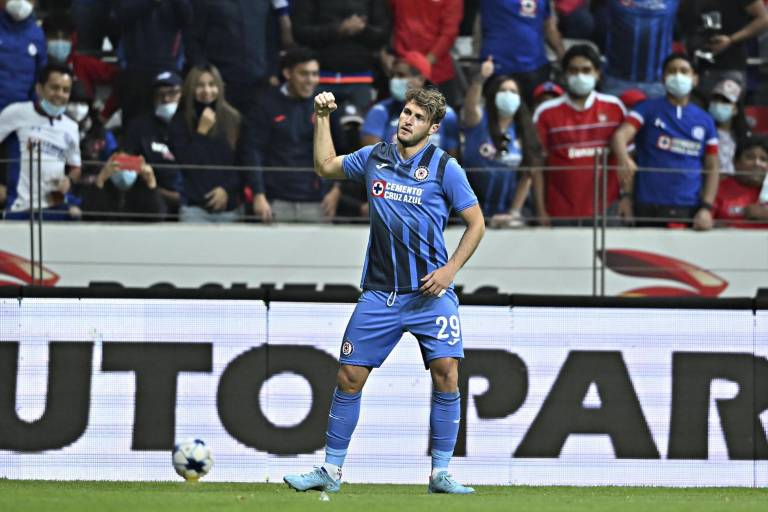 Cruz Azul muestra músculo ofensivo y golea 4-1 al Toluca