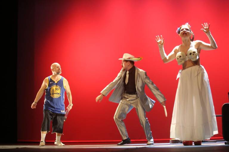 ‘Desvenar’: Humor, picante y mexicanidad encendieron el Teatro Ángela Peralta