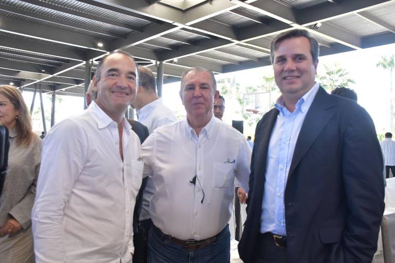 Inaugura Grupo Coppel su Club Deportivo
