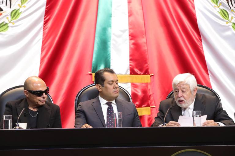 Maussan presenta ‘evidencias’ ya desmentidas en segunda audiencia en Cámara de Diputados