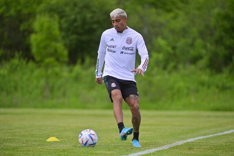 Julián Araujo ya está en Barcelona para cerrar su fichaje