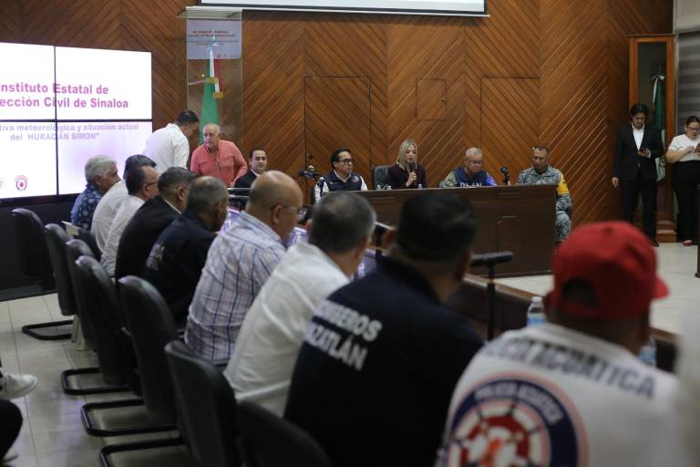 El Consejo Municipal de Protección Civil de Mazatlán coordinó acciones preventivas ante la evolución del huracán Simón.