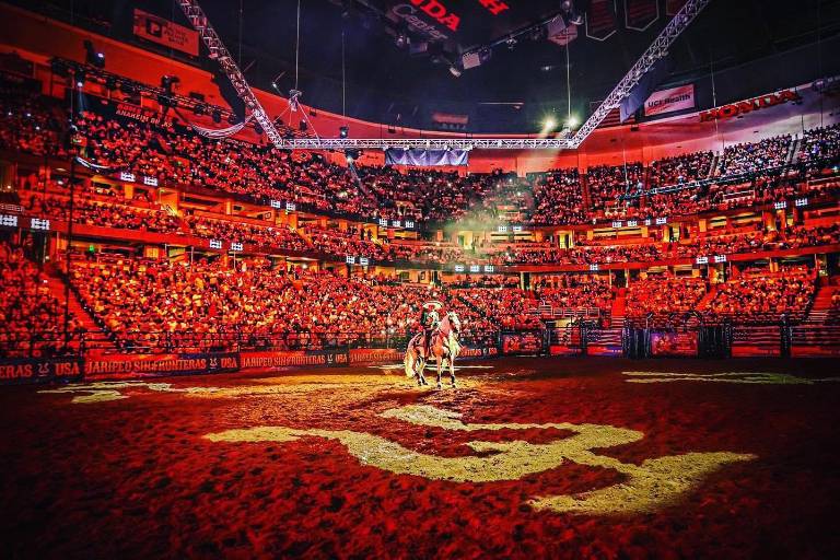Pepe Aguilar arranca gira junto a sus hijos