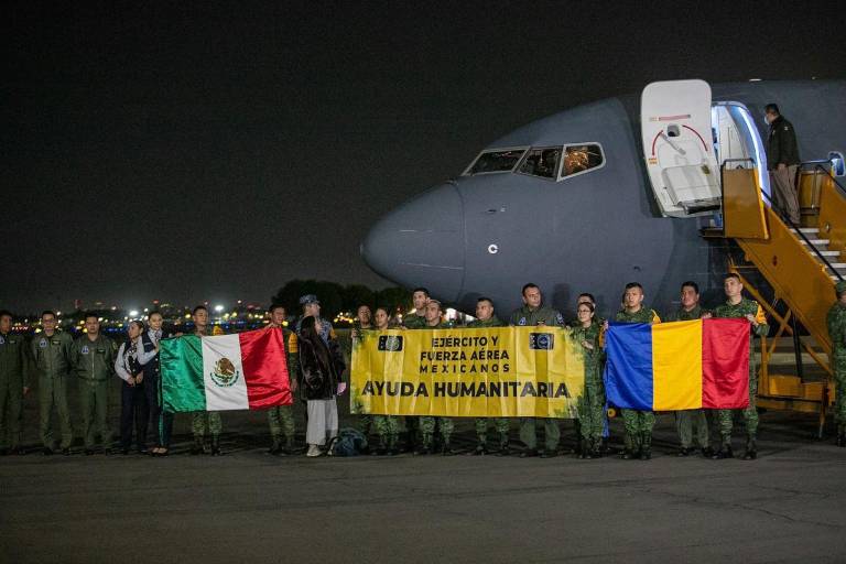 Llega a México avión con evacuados de la guerra de Ucrania