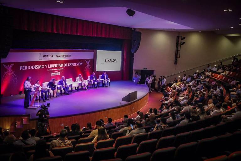 El periodismo en Sinaloa es una labor de riesgo, coinciden periodistas en panel de discusión