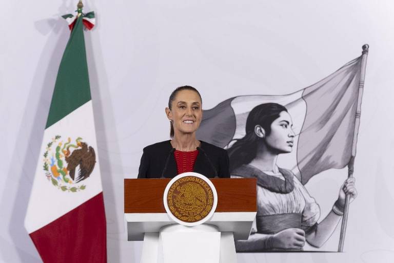 La Presidenta Claudia Sheinbaum Pardo señala que hay fichas rojas de Interpol contra Rubén Rocha Moya y otros funcionarios de Sinaloa.