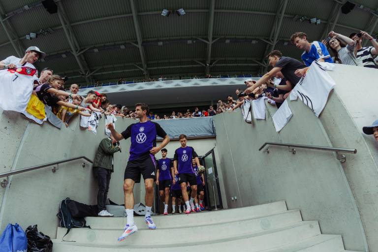 Alemania arranca su preparación para la Eurocopa ante 15 mil espectadores