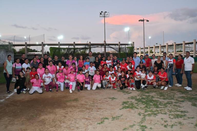 Muestran poder ofensivo en el arranque de la Liga Imdem de Softbol