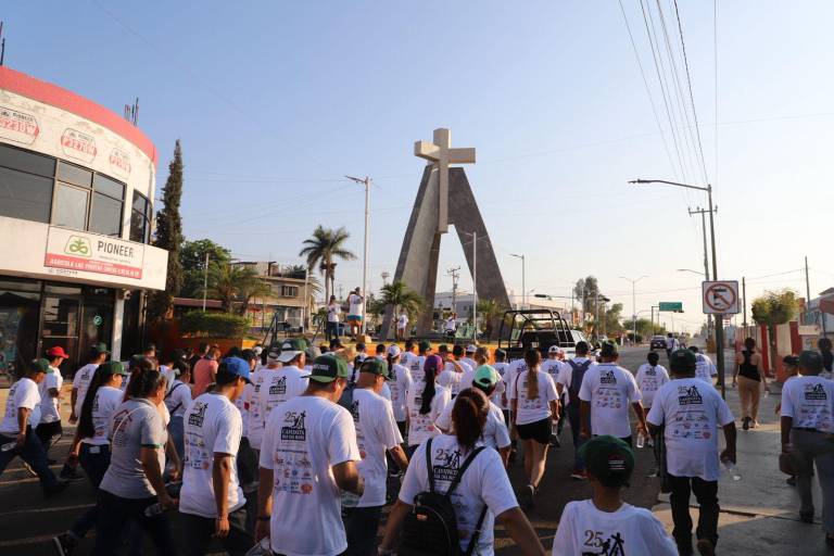 Con la tradicional caminata y un desayuno festejan el Día del Padre en Elota
