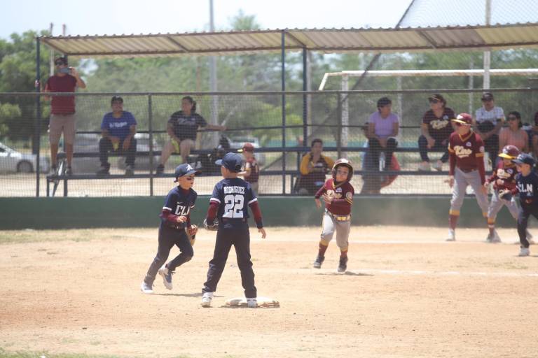 Equipos rojos sacan la casta por Mazatlán en una dura jornada del Nacional de Beisbol de Regiones y Ligas 2025
