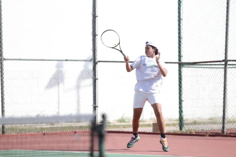 Ricardo Morales se corona campeón en Torneo Tenis Día de las Madres