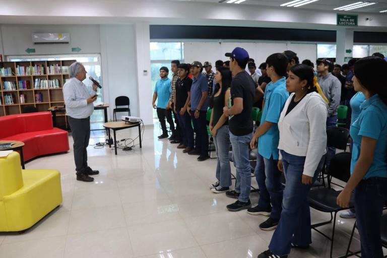 En la Universidad Tecnológica de Escuinapa, clausura rector la Semana Estatal del Conocimiento 2025