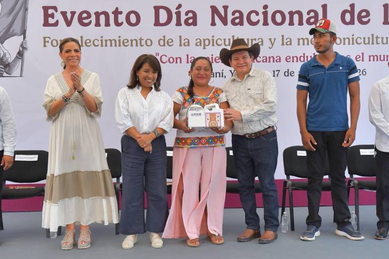 Conmemoran el Día Nacional de las Abejas con billete de Lotería y apoyos a meliponicultoras mayas