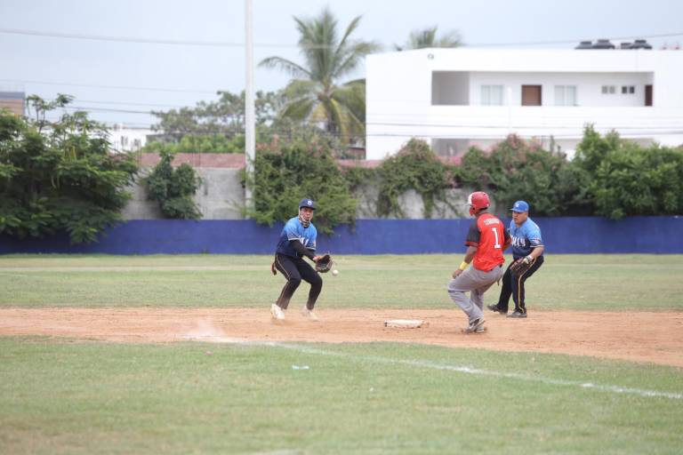 CBTIS 51 le pega a SNTE Sección 53 en Beisbol Burócrata