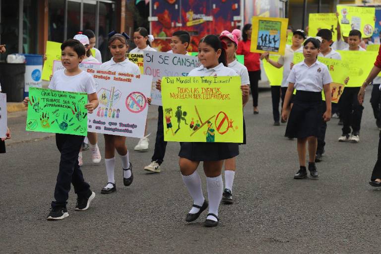 Marchan contra el trabajo infantil en Elota