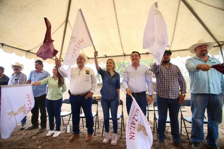Dan banderazo de arranque de abrevaderos en cuenca lechera de Mazatlán