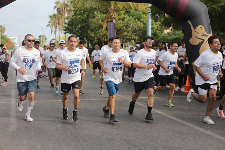Celebran medios de comunicación con pedestre Día de la Libertad de Expresión, en Mazatlán