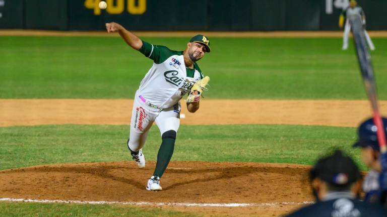 Manuel Urías tiene hermética salida.