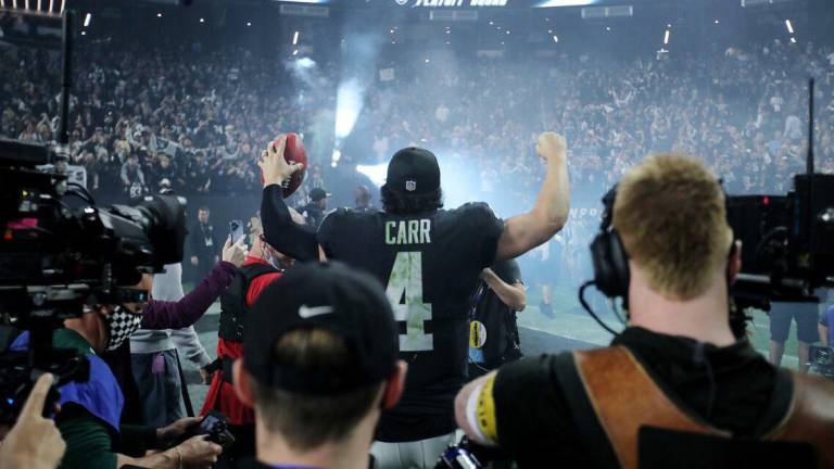 Derek Carr se despide de los Raiders