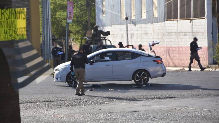 Los autos quedaron sobre el cruce entre la calzada México 15 y el bulevar Juan Ley Fong.