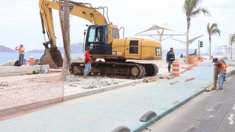 El Gobierno de Mazatlán arrancó con la demolición de parte del malecón para hacer las reparaciones tras el socavón.