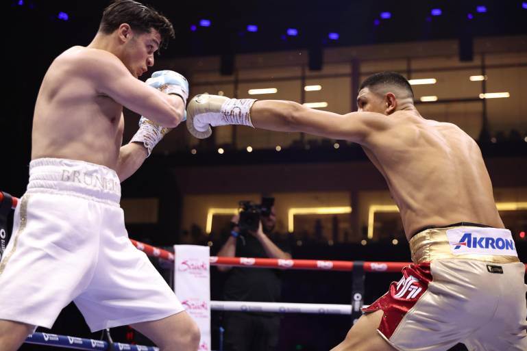 Jaime Munguía celebra su revancha y redención en Arabia Saudita