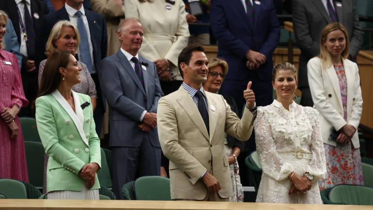 Roger Federer fue homenajeado previo a un encuentro en Wimbledon.