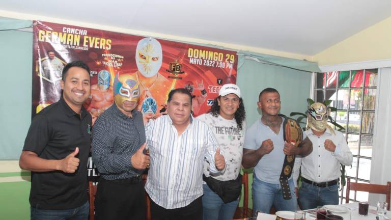 Marcelo López y algunos luchadores de la función promocionan la velada del 29 de mayo.