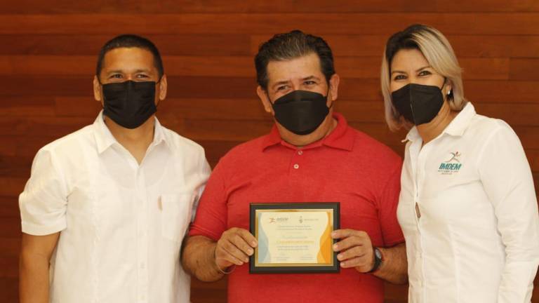 Entregan nombramientos a presidentes de comités deportivos de Mazatlán