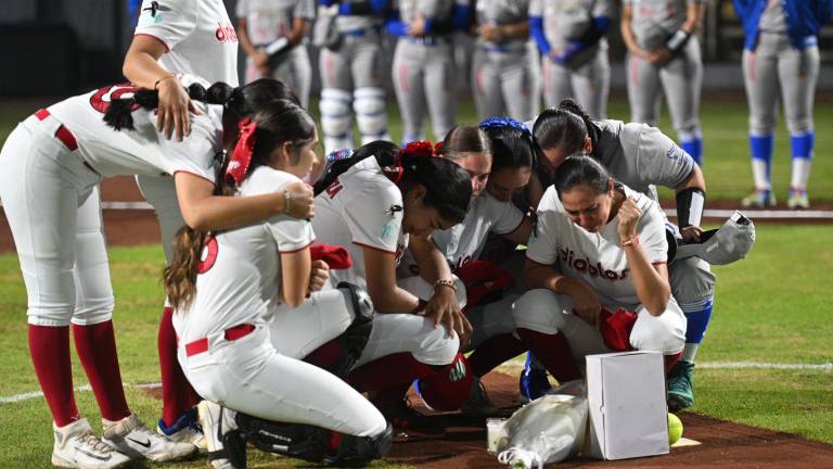 Las jugadoras no pueden contener las lágrimas.