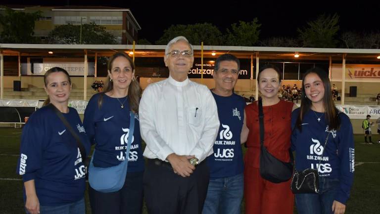 Yadira Gastélum, Yolanda de Gastélum, Jesús Qui Nieto, Juan Paulo Silva, Camila Gastélum y Yadira Gastélum.